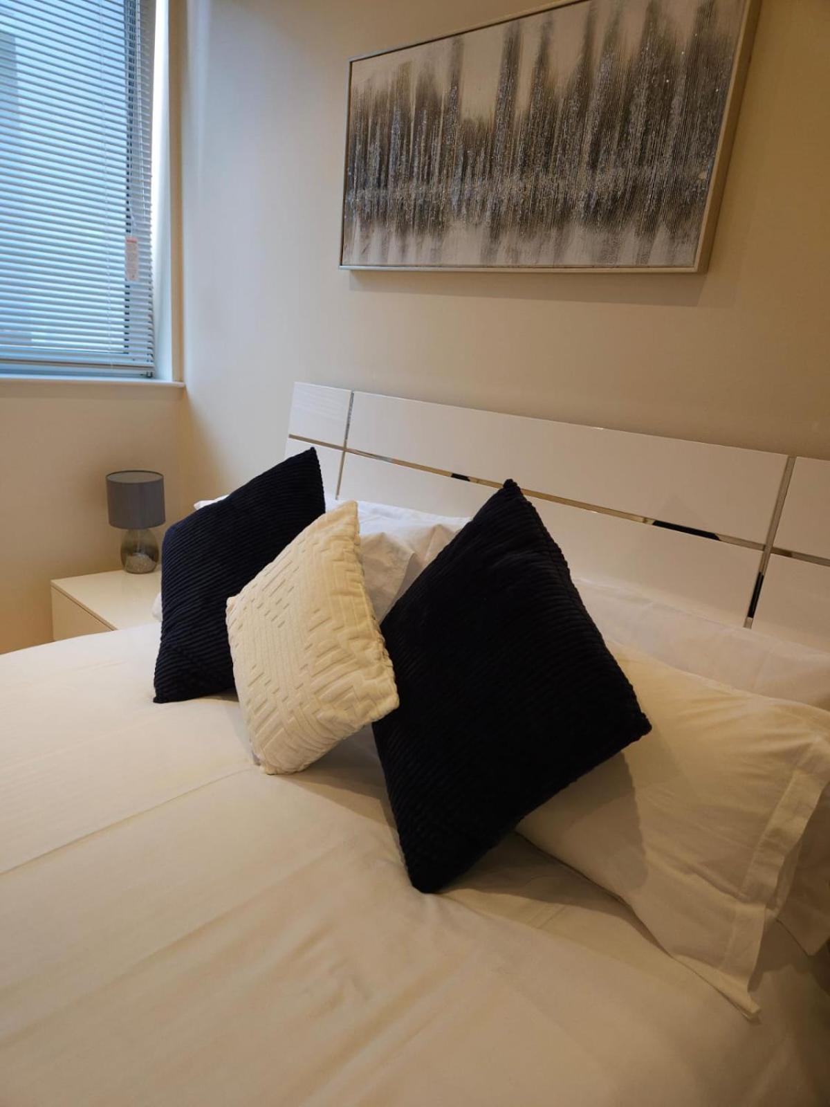 Comfy Spacious Apartment In Canary Wharf 伦敦 外观 照片